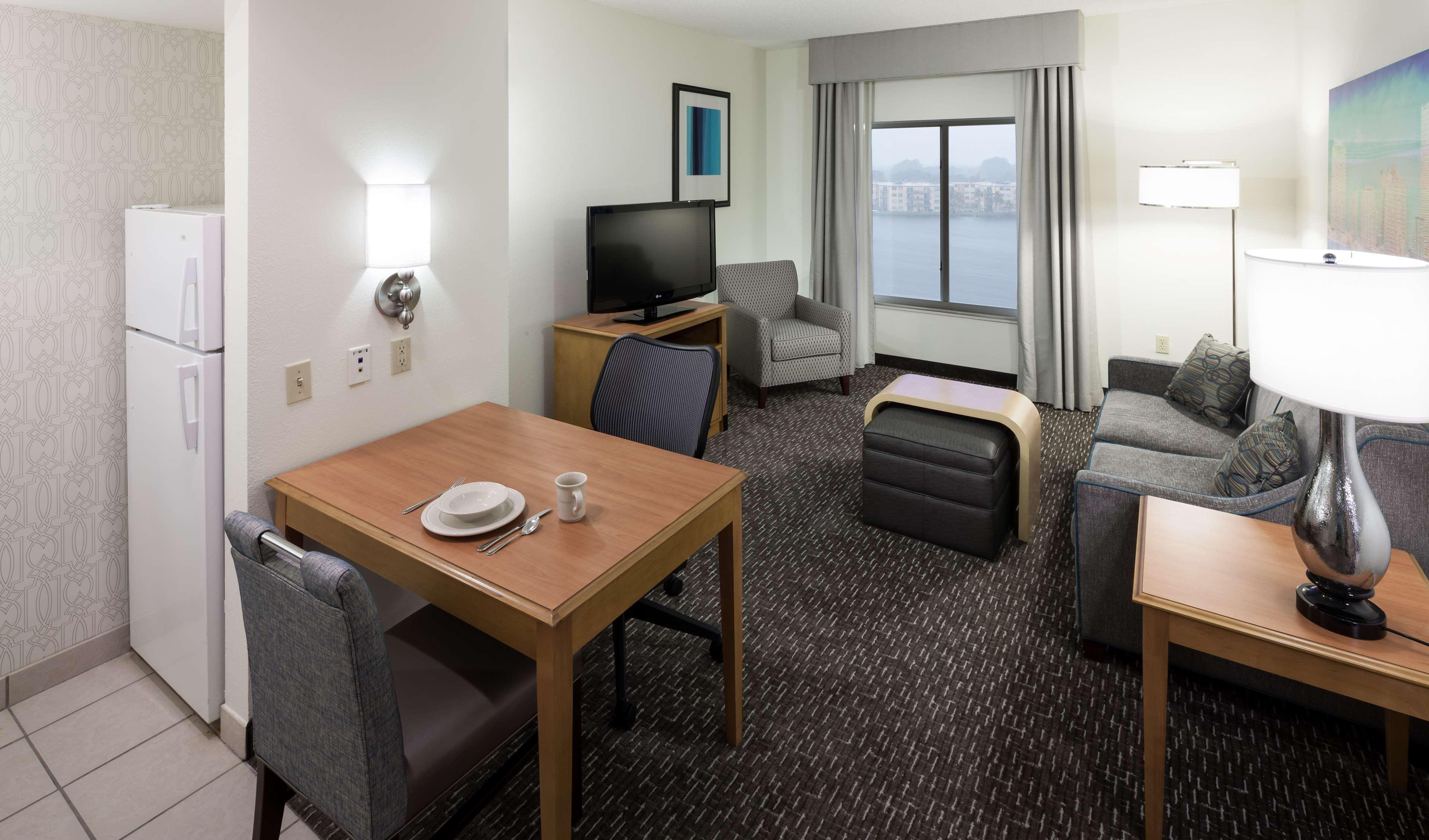 Homewood Suites Miami Airport/Blue Lagoon Exteriör bild