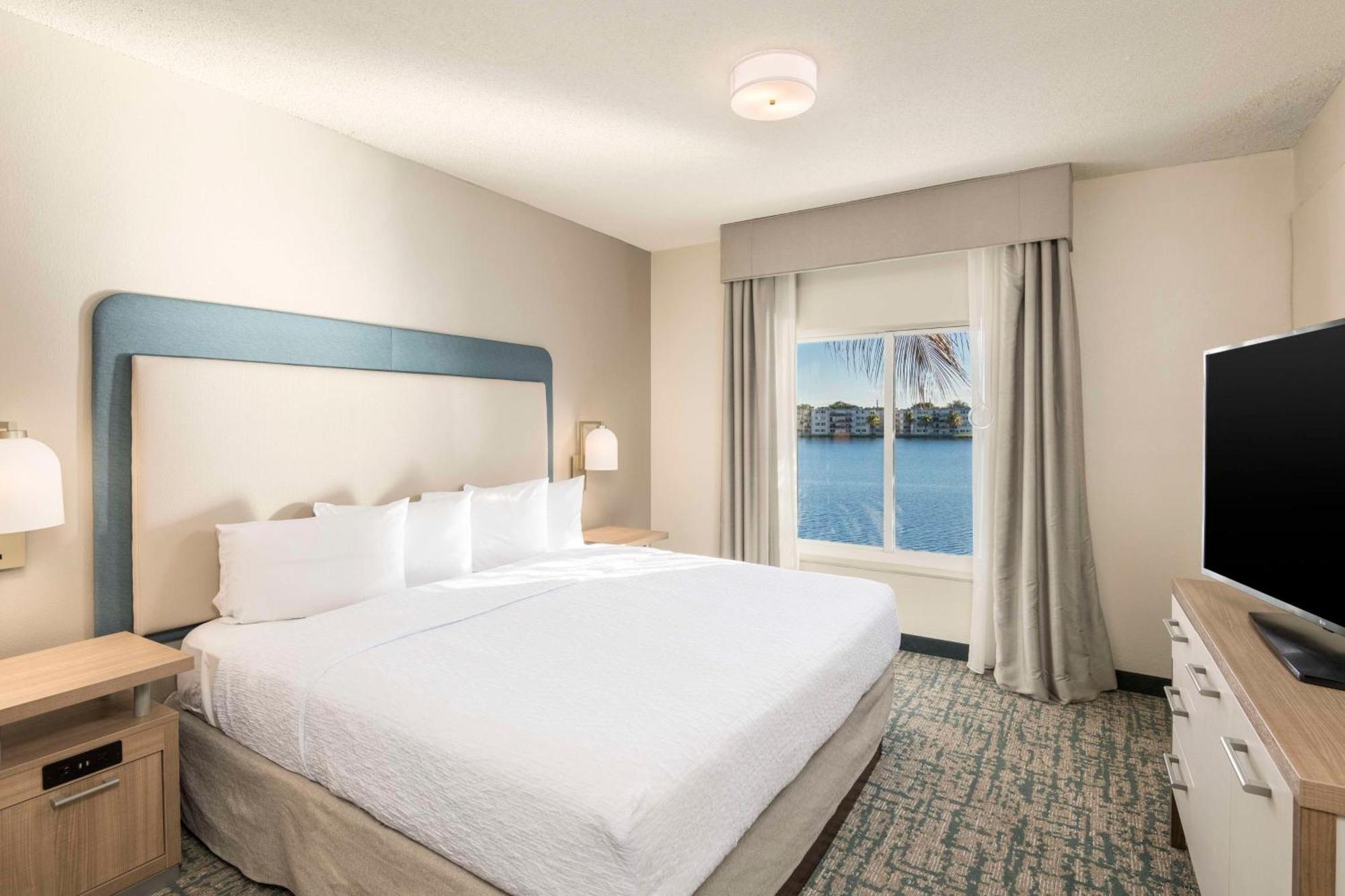 Homewood Suites Miami Airport/Blue Lagoon Exteriör bild