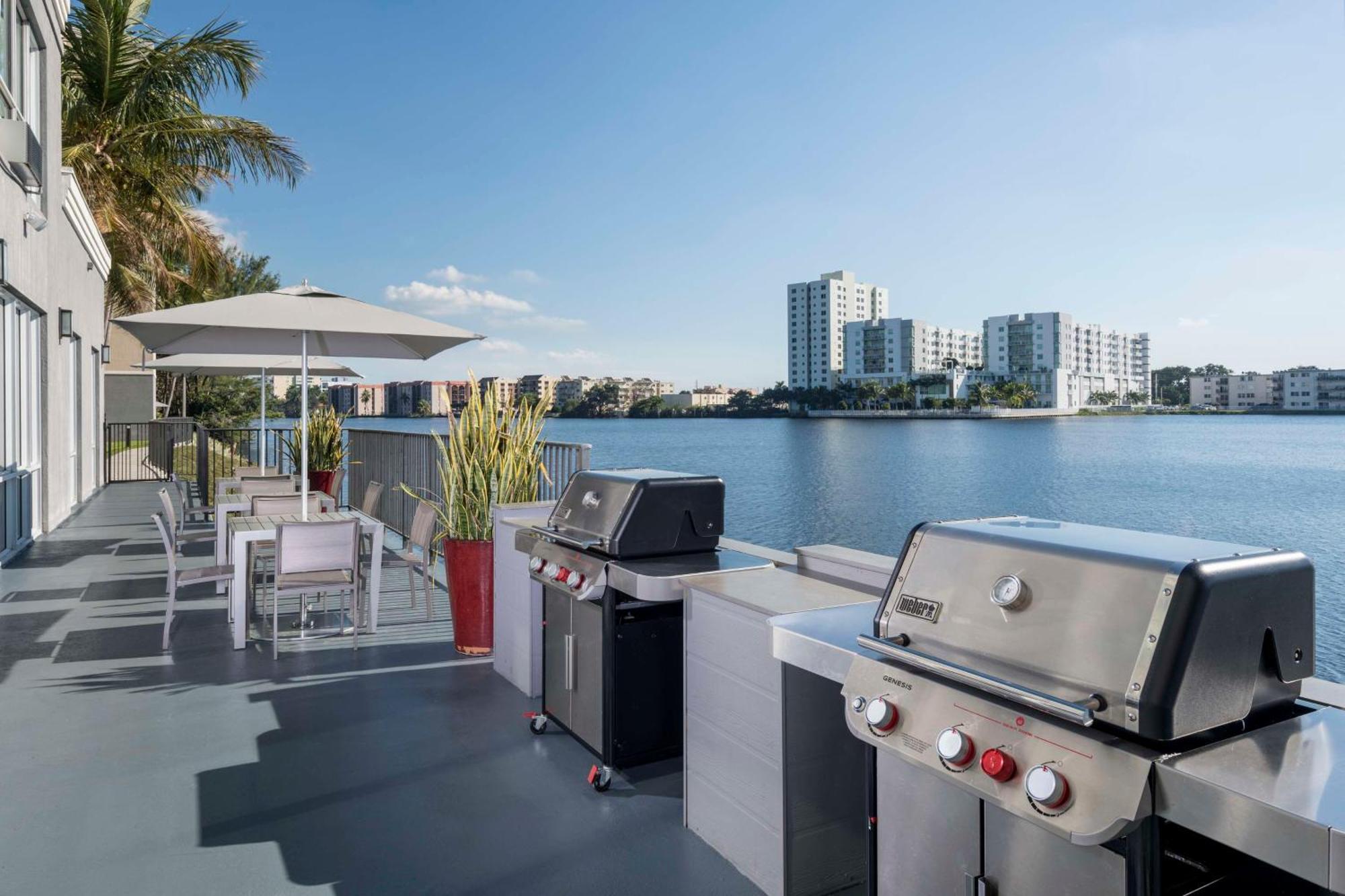 Homewood Suites Miami Airport/Blue Lagoon Exteriör bild