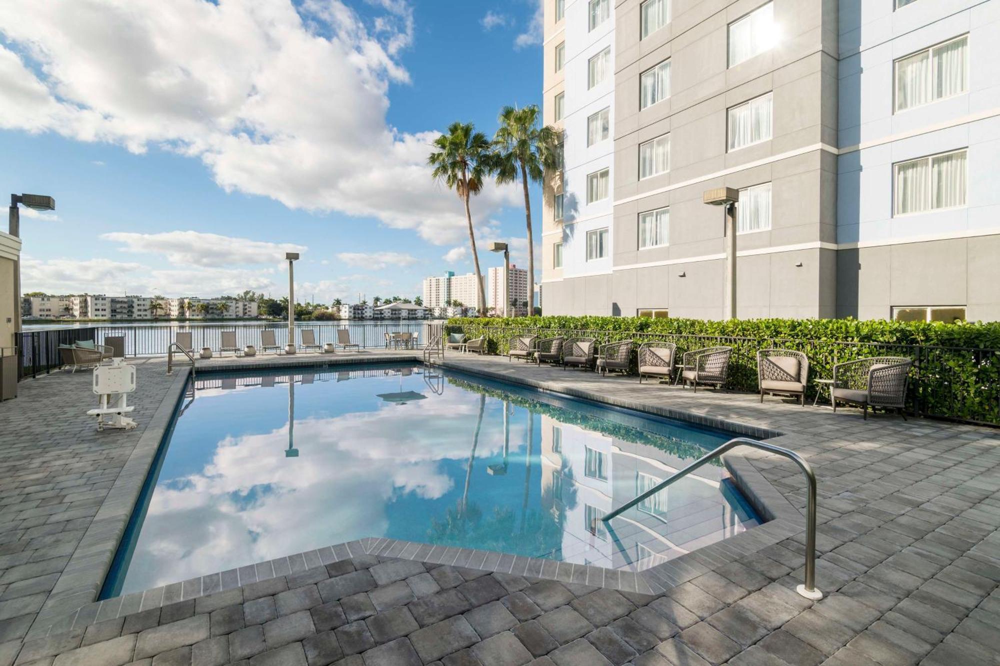 Homewood Suites Miami Airport/Blue Lagoon Exteriör bild