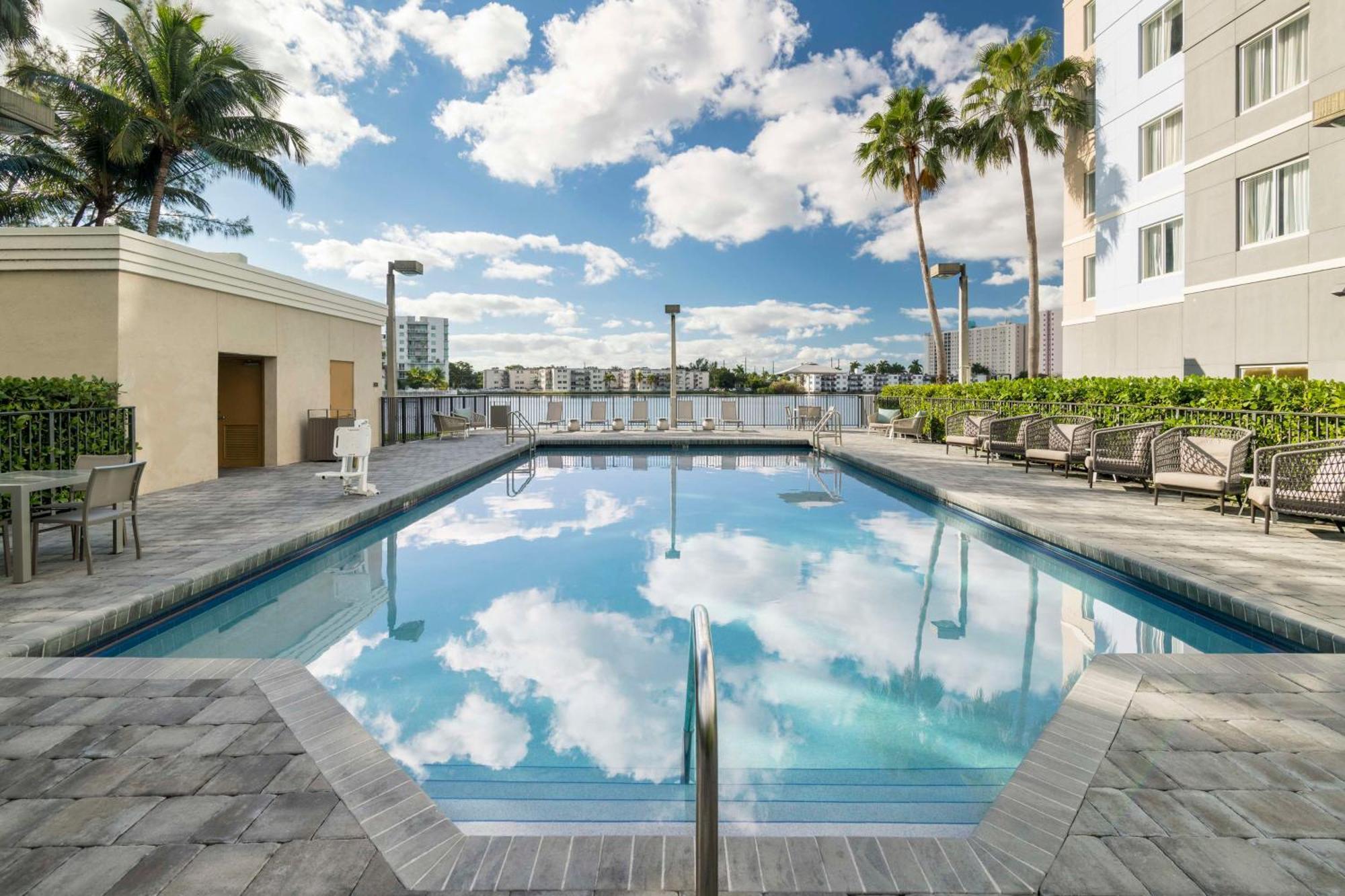 Homewood Suites Miami Airport/Blue Lagoon Exteriör bild